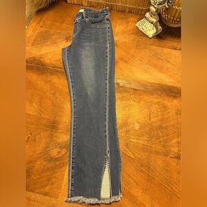 UEC TRIBAL JEANS AUDREY PULL-ON ANKLE JEGGING Size 8 with Slit Hem